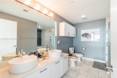 Condo in Miami, Florida, 1 bedroom № 2089943 - photo 6