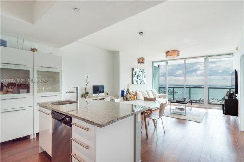 Condo in Miami, Florida, 1 bedroom № 2089943 - photo 3