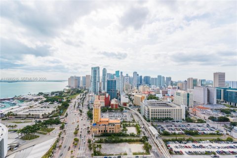 Condo in Miami, Florida, 1 bedroom № 2089943 - photo 15