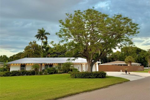 Villa ou maison à louer à Bradenton, Floride: 2 chambres, 157.93 m2 № 2110459 - photo 2