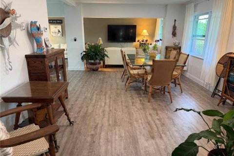 Villa ou maison à louer à Bradenton, Floride: 2 chambres, 157.93 m2 № 2110459 - photo 4