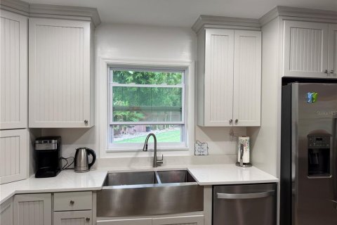 Villa ou maison à louer à Bradenton, Floride: 2 chambres, 157.93 m2 № 2110459 - photo 10