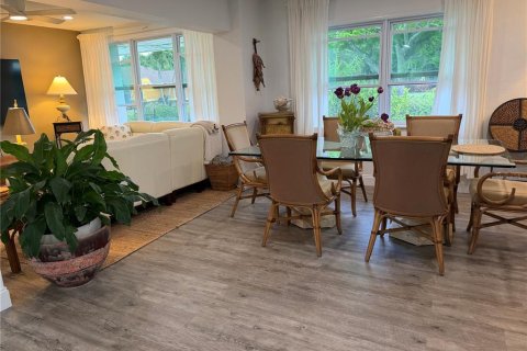 Villa ou maison à louer à Bradenton, Floride: 2 chambres, 157.93 m2 № 2110459 - photo 8