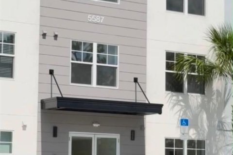 Condo in Orlando, Florida, 3 bedrooms  № 2239763 - photo 2