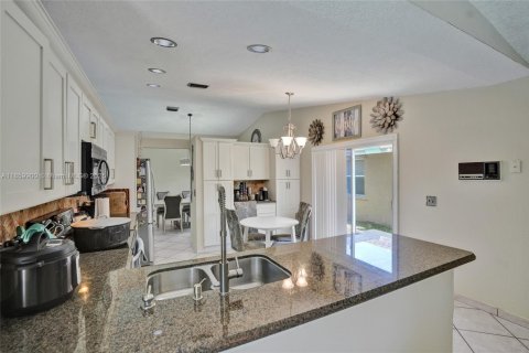 Villa ou maison à vendre à Sunrise, Floride: 3 chambres, 172.15 m2 № 1957487 - photo 14