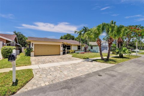 Villa ou maison à vendre à Sunrise, Floride: 3 chambres, 172.15 m2 № 1957487 - photo 2