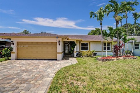 Villa ou maison à vendre à Sunrise, Floride: 3 chambres, 172.15 m2 № 1957487 - photo 1