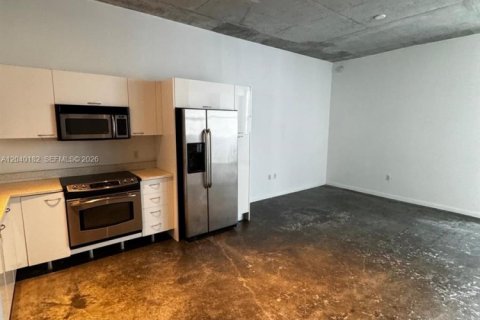 Condo in Miami, Florida, 1 bedroom  № 2086423 - photo 5