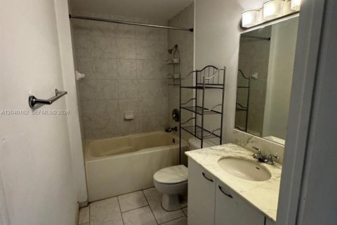 Condo in Miami, Florida, 1 bedroom  № 2086423 - photo 14