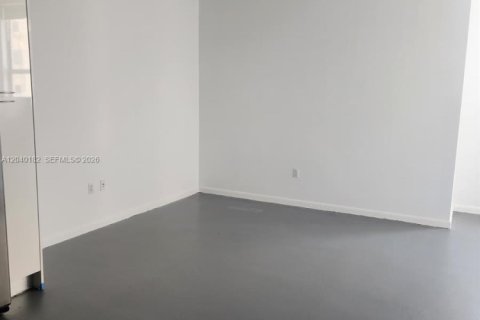 Condo in Miami, Florida, 1 bedroom  № 2086423 - photo 8