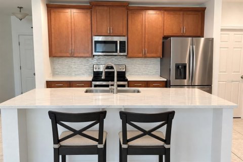 Townhouse in CYPRESS HAMMOCK in Kissimmee, Florida 4 bedrooms, 174.28 sq.m. № 2421663 - photo 3