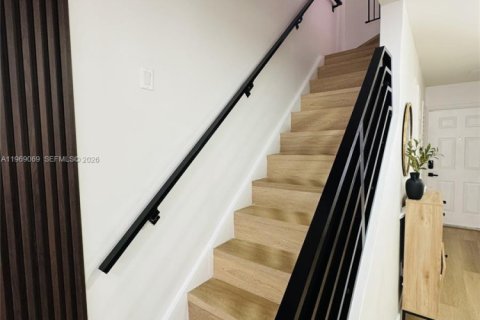 Casa en venta en Miami, Florida, 2 dormitorios, 108.7 m2 № 2029989 - foto 6