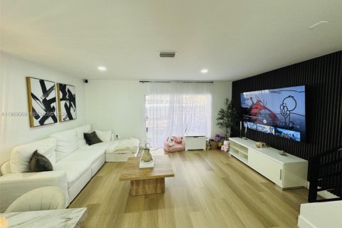 Casa en venta en Miami, Florida, 2 dormitorios, 108.7 m2 № 2029989 - foto 5