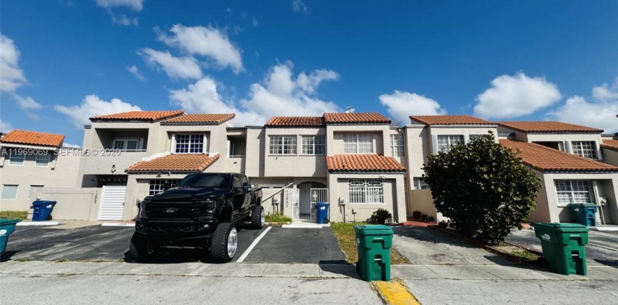 Casa en Miami, Florida 2 dormitorios, 108.7 m2 № 2029989