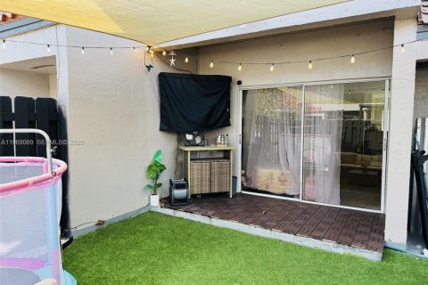 Casa en venta en Miami, Florida, 2 dormitorios, 108.7 m2 № 2029989 - foto 12