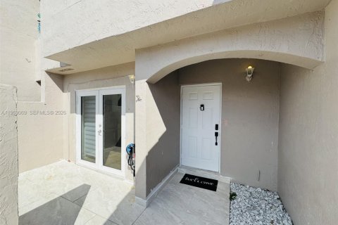 Casa en venta en Miami, Florida, 2 dormitorios, 108.7 m2 № 2029989 - foto 3