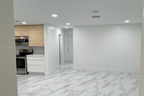 Villa ou maison à louer à Dania Beach, Floride: 4 chambres, 142.14 m2 № 1858718 - photo 9