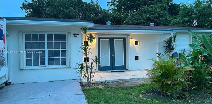 Villa ou maison à Dania Beach, Floride 4 chambres, 142.14 m2 № 1858718