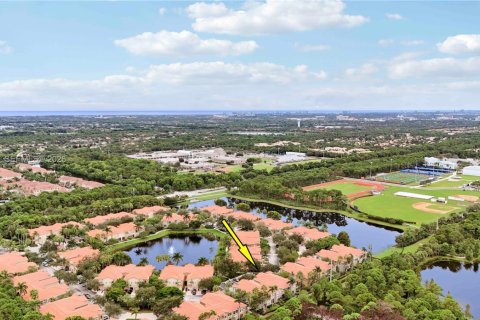 Condo in Palm Beach Gardens, Florida, 2 bedrooms  № 2392344 - photo 17