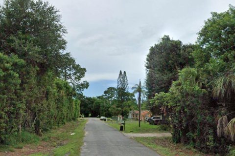 Propiedad comercial en venta en St. Lucie, Florida № 2158291 - foto 2