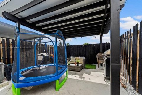 Townhouse in Miami, Florida 3 bedrooms, 122.72 sq.m. № 1763067 - photo 21