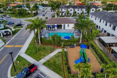 Townhouse in Miami, Florida 3 bedrooms, 122.72 sq.m. № 1763067 - photo 23