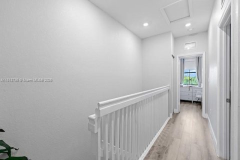 Townhouse in Miami, Florida 3 bedrooms, 122.72 sq.m. № 1763067 - photo 14