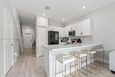 Townhouse in Miami, Florida 3 bedrooms, 122.72 sq.m. № 1763067 - photo 8