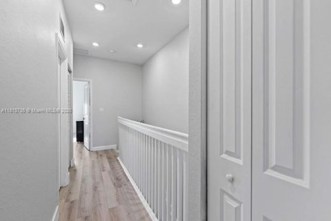 Townhouse in Miami, Florida 3 bedrooms, 122.72 sq.m. № 1763067 - photo 17