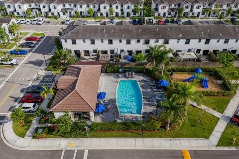Townhouse in Miami, Florida 3 bedrooms, 122.72 sq.m. № 1763067 - photo 22