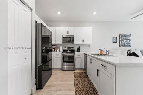 Townhouse in Miami, Florida 3 bedrooms, 122.72 sq.m. № 1763067 - photo 5