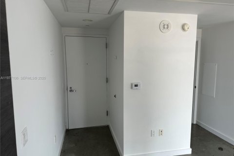 Condo in Miami, Florida, 1 bedroom  № 2041960 - photo 12
