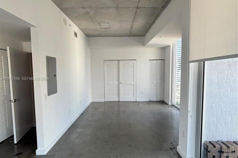 Condo in Miami, Florida, 1 bedroom  № 2041960 - photo 5