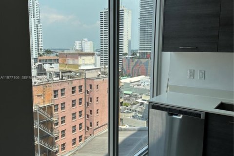 Condo in Miami, Florida, 1 bedroom  № 2041960 - photo 2