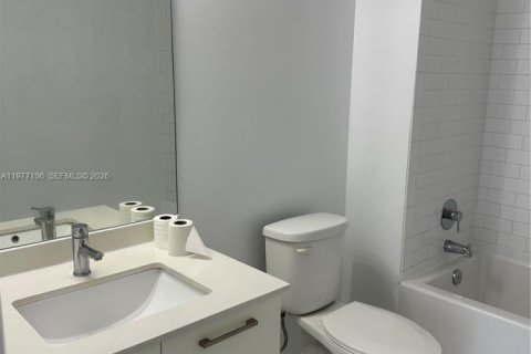 Condo in Miami, Florida, 1 bedroom  № 2041960 - photo 11