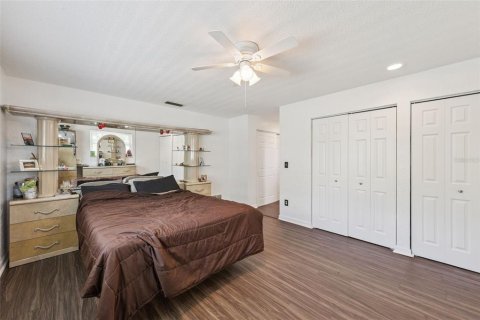 House in Deltona, Florida 3 bedrooms, 151.8 sq.m. № 2098983 - photo 13