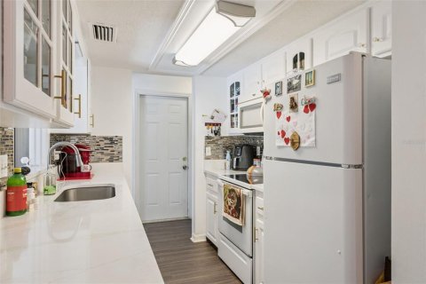 House in Deltona, Florida 3 bedrooms, 151.8 sq.m. № 2098983 - photo 8