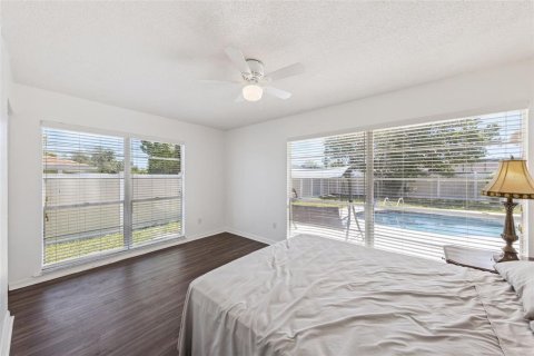 House in Deltona, Florida 3 bedrooms, 151.8 sq.m. № 2098983 - photo 12