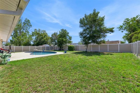 House in Deltona, Florida 3 bedrooms, 151.8 sq.m. № 2098983 - photo 18