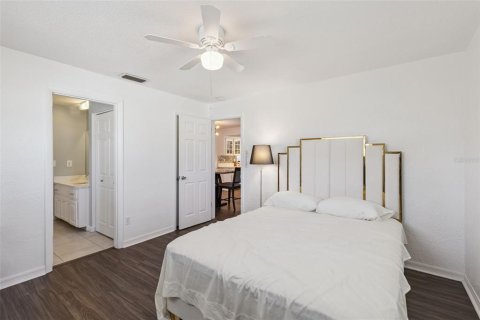 House in Deltona, Florida 3 bedrooms, 151.8 sq.m. № 2098983 - photo 9