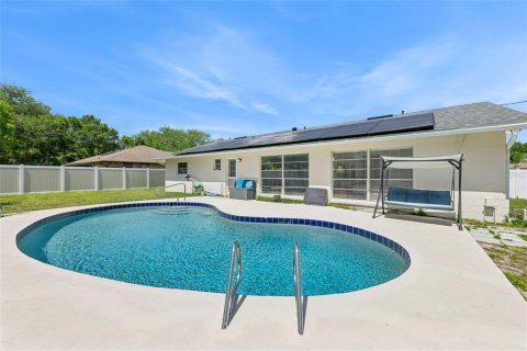 House in Deltona, Florida 3 bedrooms, 151.8 sq.m. № 2098983 - photo 2