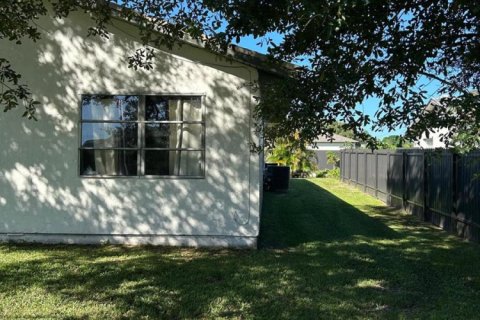 House in Port St. Lucie, Florida 4 bedrooms, 173.17 sq.m. № 2081690 - photo 16
