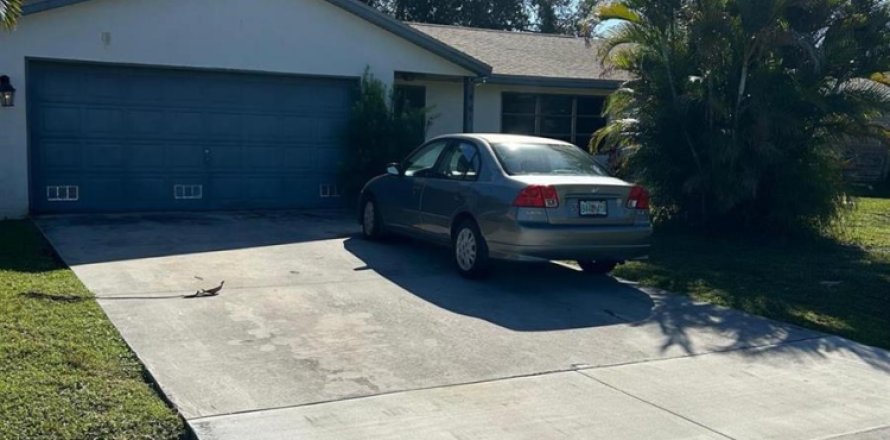 House in Port St. Lucie, Florida 4 bedrooms, 173.17 sq.m. № 2081690
