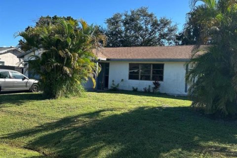House in Port St. Lucie, Florida 4 bedrooms, 173.17 sq.m. № 2081690 - photo 14