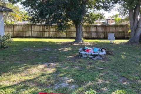House in Port St. Lucie, Florida 4 bedrooms, 173.17 sq.m. № 2081690 - photo 20