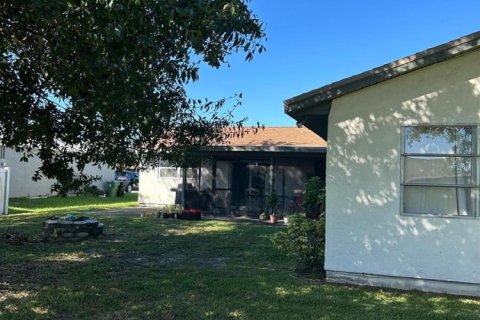 House in Port St. Lucie, Florida 4 bedrooms, 173.17 sq.m. № 2081690 - photo 17