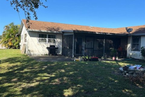House in Port St. Lucie, Florida 4 bedrooms, 173.17 sq.m. № 2081690 - photo 19