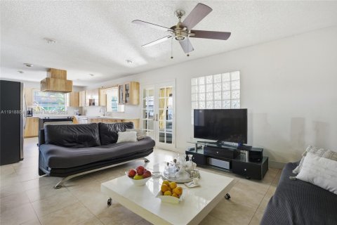 Villa ou maison à vendre à Sunny Isles Beach, Floride: 3 chambres, 162.39 m2 № 1972087 - photo 10