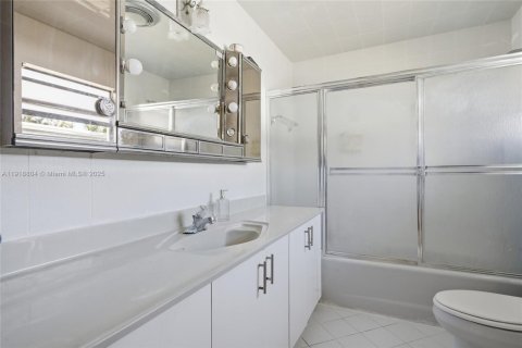 Villa ou maison à vendre à Sunny Isles Beach, Floride: 3 chambres, 162.39 m2 № 1972087 - photo 23