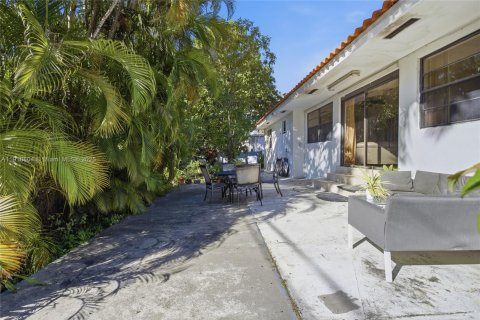 Villa ou maison à vendre à Sunny Isles Beach, Floride: 3 chambres, 162.39 m2 № 1972087 - photo 29